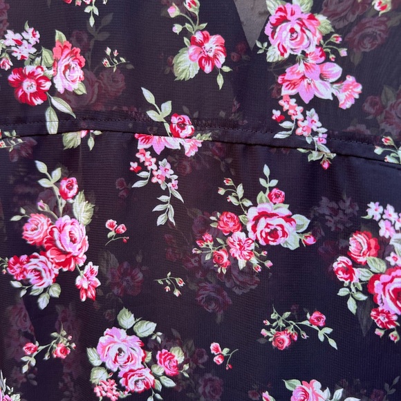 PLUS Beautiful Sheer Rose-Print Blouse +  Pearl Buttons Back Side Slits Size 10 - Picture 8 of 11